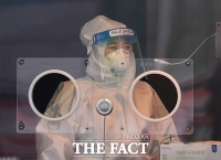  미소 잃지 않는 의료진 [포토]