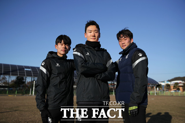 광주FC는 2021시즌 선수단을 이끌 주장에 김원식(가운데)을, 부주장엔 여봉훈(왼쪽)과 이한도(오른쪽)를 선임했다./광주FC 제공