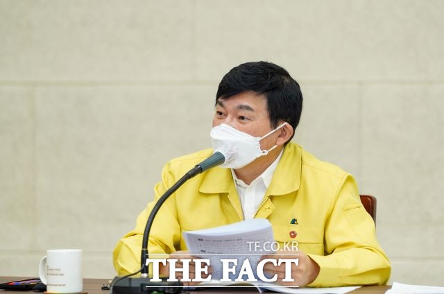 야권 잠룡으로 꼽히는 원희룡 제주지사가 15일 우리가 추구해야 할 것은 탈원전이 아니라 탈석탄이라며 현 정부의 탈원전 정책을 강하게 비판했다. /제주도 제공