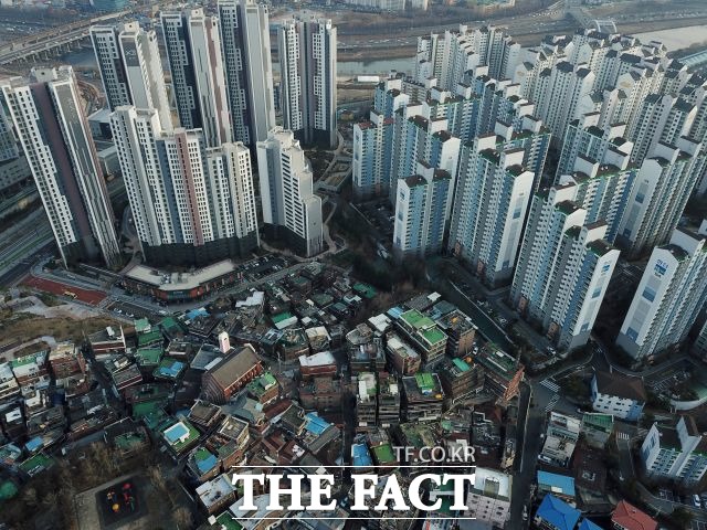 서울시가 2018년 한 해 동안 경제활동 결과 자치구별 생산규모를 종합적으로 평가한 서울특별시 지역내총생산 보고서를 발표했다. /배정한 기자