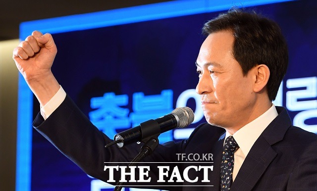 더불어민주당 서울시장 예비후보인 우상호 의원이 15일 CBS 라디오에 출연, 고 박원순 전 시장의 정책을 계승하겠다고 밝힌 자신의 입장과 관련해 몇 가지 혁신적인 정책들을 배워야 되겠다는 정도의 수준이었다라고 설명했다. /임영무 기자