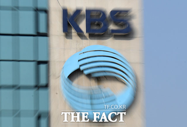 KBS 연구동 내 여자화장실에 불법촬영 카메라를 설치한 혐의로 기소된 KBS 공채 출신 개그맨이 항소심에서도 실형을 선고받았다. /이새롬 기자