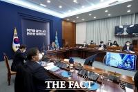  文대통령 '획기적인 '주택공급' 확대 필요…부동산에 국토부 명운 걸어야'