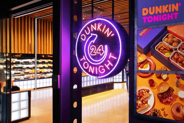 던킨은 뉴던킨 프로젝트의 일환으로 도넛뿐만 아니라, 커피와 핫샌드위치 등 간편식을 확대해 나간다는 계획이다. /던킨 제공