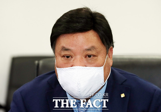 서정진 셀트리온 명예회장이 코로나19 백신을 개발할만한 준비는 돼 있지만 현재 결정한 사항은 아니다라고 18일 밝혔다. /더팩트 DB