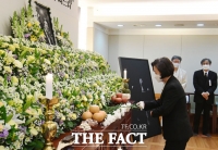  고 백기완 선생 조문하는 추미애 [포토]