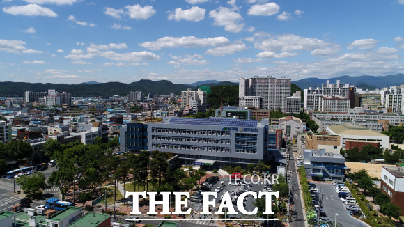 대구 북구 보건소에서 시행중인 ‘다둥이 차량 무료 렌탈 지원’ 서비스 대상이 확대돼야 한다는 지적이 나오고 있다. / 대구 북구청 제공