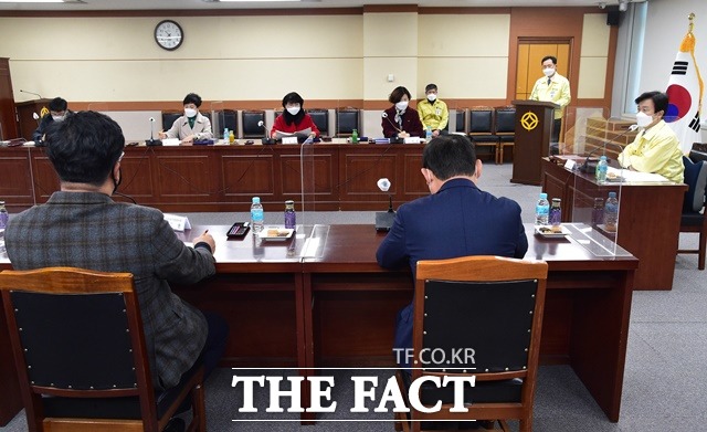 진주시는 19일 투자유치위원회 위원들이 참석한 가운데 2021년 투자유치 기본 계획을 심의,확정했다. /진주시 제공