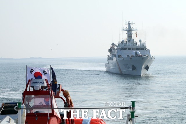 군산해경이 설 연휴 기간 치안수요에 맞춰 경비함정을 배치해 해상 경비를 벌이고 있다. /군산해경 제공
