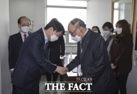  서울시 대한노인회 찾은 안철수 [포토]