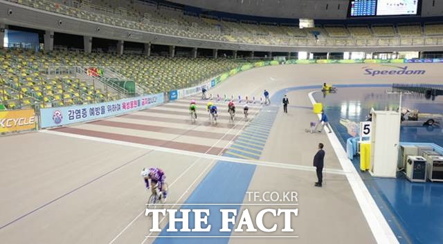 광명 스피돔에서 무관중으로 펼쳐진 경주에서 선수들이 스타트를 하고 있다./기금조성총괄본부 제공
