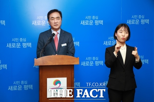 정장선 평택시장이 고덕국제신도시 개발계획 재수립에 대해 설명하고 있다./평택시청 제공