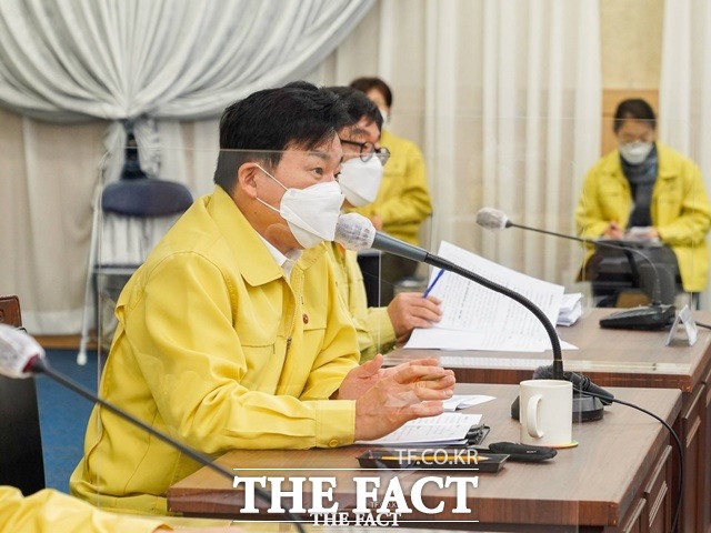 제주도가 오는 26일부터 전국 요양병원과 요양시설 등에서 만 65세 미만 입소자·종사자를 대상으로 아스트라제네카 백신 접종이 시작되는 가운데 도내 코로나19 예방접종 준비 사항을 23일 점검했다. / 제주도 제공