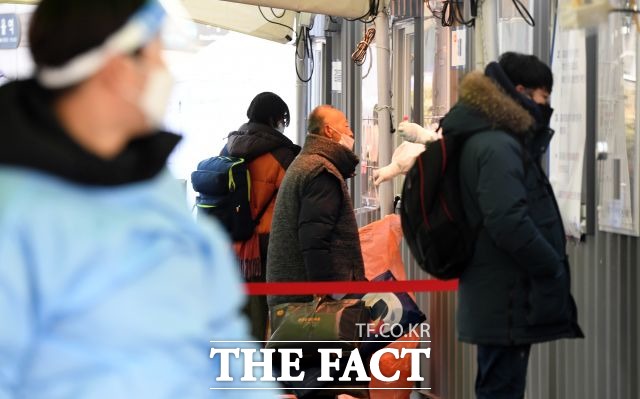 서울시 확진자는 6일째 100명대를 유지하고 있다. /임영무 기자