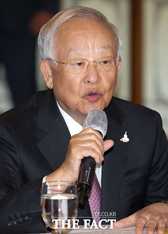 손경식 한국경영자총협회 회장이 24일 전국경제인연합회에 통합을 제의했다고 말했다. /더팩트 DB