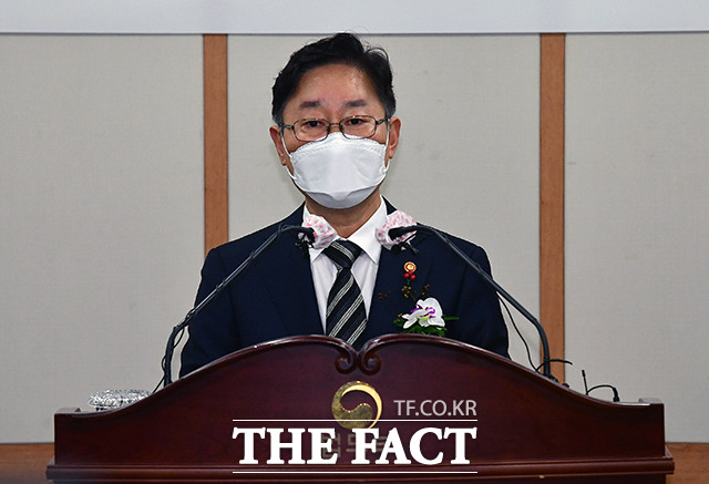 박범계 법무부 장관은 24일 문 대통령의 검찰개혁 속도조절 지시와 관련해 대통령께 당부드린 바 없고, 대통령께서도 그런 표현을 쓰지 않았다고 밝혔다. /이선화 기자