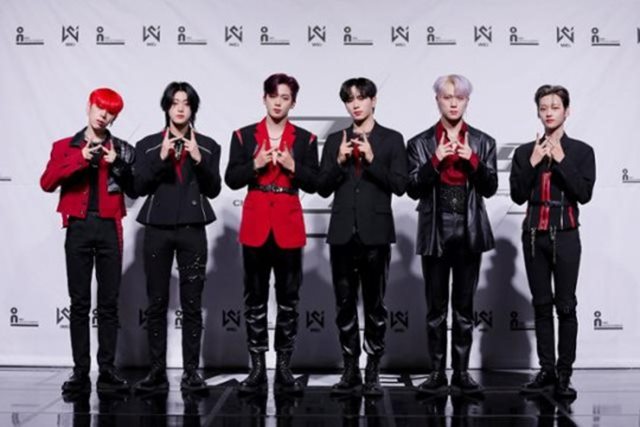 그룹 위아이(왼쪽부터 장대현, 유용하, 김요한, 김준서, 김동한, 강석화)가 24일 미니앨범 발매 기념 온라인 쇼케이스를 개최했다. /위엔터테인먼트 제공