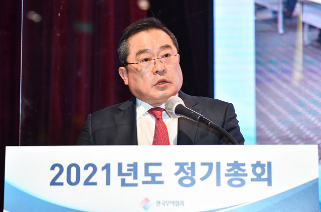 한국무역협회는 24일 오전 서울 삼성동 코엑스에서 2021년 정기총회를 개최하고 구자열 LS그룹 회장을 제31대 회장으로 선출했다. /한국무역협회 제공