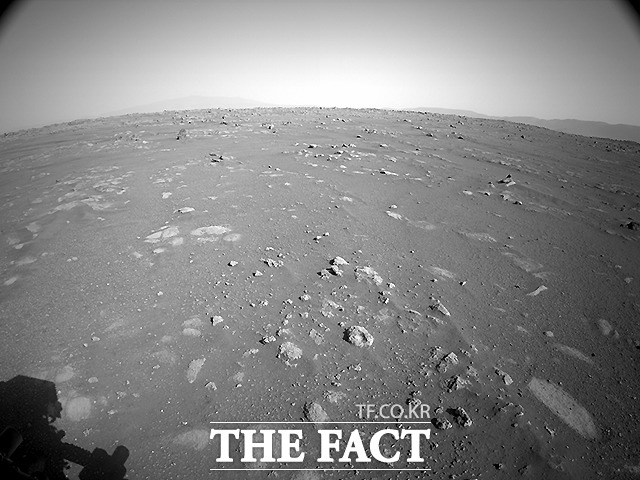 퍼시비어런스는 앞으로 화성의 1년에 해당하는 687일 동안 토양 암석 등 표본 수십개를 직접 수집할 예정이다.