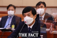  '수사 외압 의혹' 이성윤, 초유 중앙지검장 체포영장 갈림길