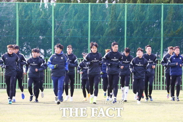 광주FC가 오는 28일 오후 수원월드컵경기장에서 수원삼성을 상대로 하나원큐 K리그1 2021 1라운드 원정 경기를 치른다./광주FC 제공