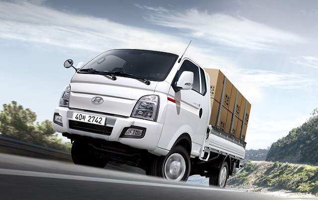 현대차가 25일 안전·편의사양을 대폭 확대 적용한 소형 트럭 2021 포터II를 출시했다. /현대차 제공