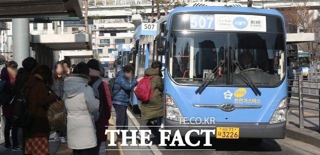 서울시내 버스 19개 노선이 3월부터 순차적으로 변경된다. 사진은 기사와 직접적 관련 없음. /더팩트 DB