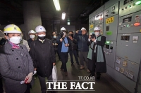  지하철 환기실 점검하는 나경원 [포토]