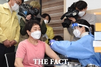  백신접종 첫날 ...전국서 1만8489명 접종