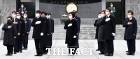  박영선과 함께 현충탑 참배한 의원들 [포토]
