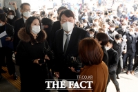  정계진출 부인 안한 윤석열 '부패완판' 여론전