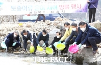  '향기나는 물고기'…정읍시, 은어 치어 5만 마리 하천 방류