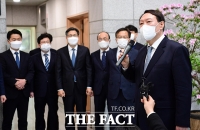  재판 앞두고 물러난 윤석열…'정직 2개월' 어찌 되나