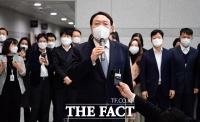  '마지막 검사 퇴근길' 윤석열 '27년 후회없이 일했다'