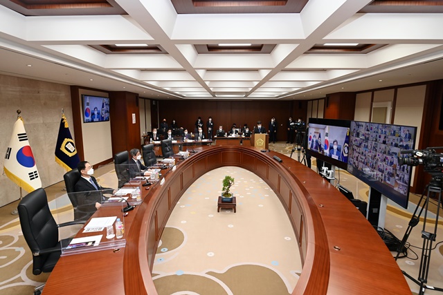 4일 온라인 화상 회의 방식으로 진행된 전국법원장회의 모습. (기사 내용과 무관) /대법원 제공