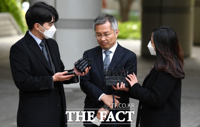 문재인 대통령과의 통화를 청와대에 먼저 요청했다고 보도한 기자를 상대로 손해배상소송을 냈으나 1심에서 패소한 최강욱 열린민주당 의원이 항소했다. /임세준 기자