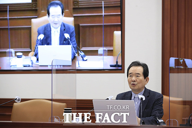 정세균 국무총리가 7일 오후 서울 종로구 세종대로 정부서울청사에서 코로나19 백신·치료제 상황점검회의에 참석해 모두발언을 하고 있다. /남용희 기자