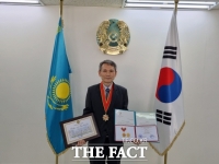  고려인마을 김병학 시인, 카자흐스탄 ‘국민의 존경’ 메달 수상