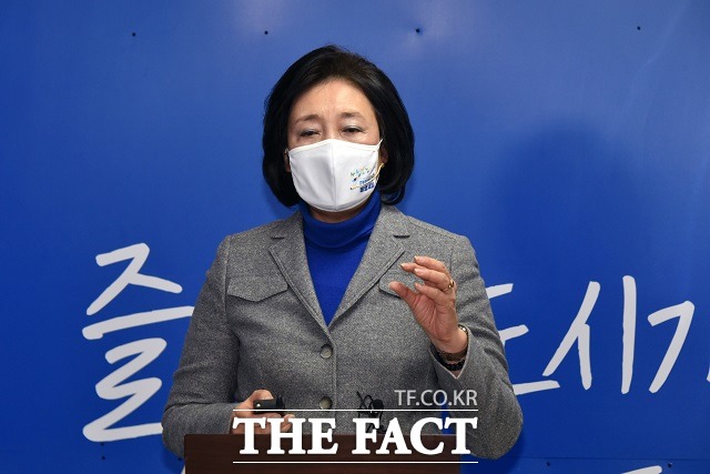 박영선 더불어민주당 서울시장 후보가 8일 서울 종로구 안국동 캠프 사무실에서 고(故) 박원순 전 서울시장의 성추행 사건 피해자에게 사과했다. /국회사진취재단