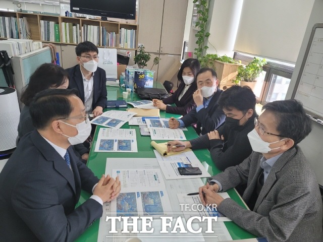 김경호 광양시 부시장이 내년도 현안사업의 국비확보를 위해 중앙부처를 방문, 국비지원을 요청하고 있다. /광양시 제공