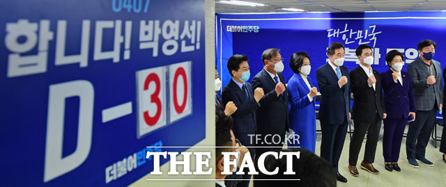 이낙연 더불어민주당 대표(가운데)와 김태년 원내대표(왼쪽 두번째), 박영선 서울시장 후보자(왼쪽 세번째) 등 참석자들이 8일 오전 서울 종로구 박 후보 캠프에서 열린 제1차 중앙선대위 회의에 앞서 기념촬영을 하고 있다. /국회사진취재단