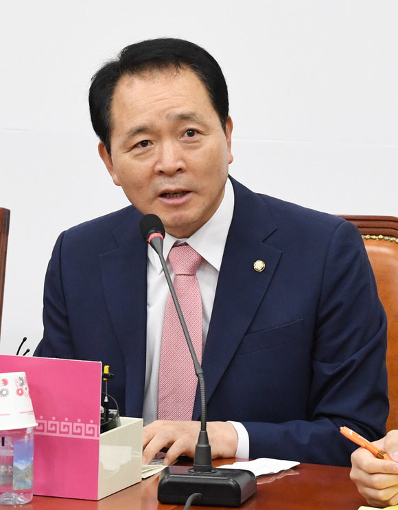 국민의힘 성일종 국회의원은 8일 불법 온라인 사행산업과 관련된 불법정보 확산에 신속히 대처할 수 있도록 하는 방송통신위원회의 설치 및 운영에 관한 법률 일부개정법률안을 대표발의 했다고 밝혔다./더팩트 DB