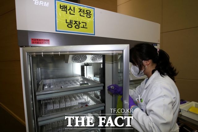 서울시는 예방접종 후 이상반응 신고 사례 573건 중 98.7%가 경증에 해당하는 사례라고 발표했다. /사진공동취재단
