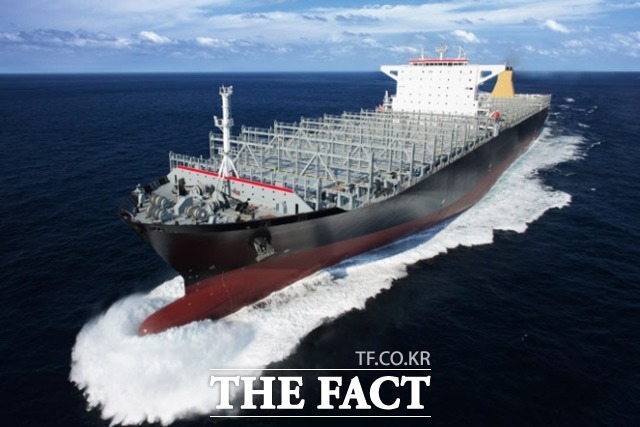 9일 삼성중공업은 총 7942억원 규모에 달하는 LNG연료추진 컨테이너선 5척을 수주했다고 밝혔다. 사진은 삼성중공업이 수주한 1만5000TEU급 LNG연료추진 컨테이너선. /삼성중공업 제공