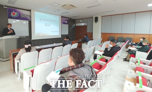 정읍시농업기술센터가 운영하는 정읍단풍미인대학이 9일 양파 과정을 시작으로 본격적인 교육 일정에 들어갔다/정읍시 제공