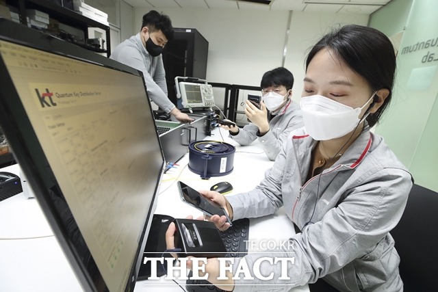 KT가 일반 스마트폰만으로도 비화통신이 가능한 기술을 개발했다. /KT 제공