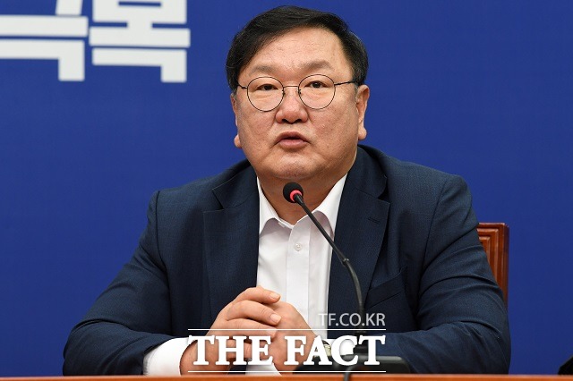 김태년 더불어민주당 대표 권한대행 겸 원내대표는 11일 국회의원 300명 전원에 대한 국회 차원의 부동산 전수조사를 박병석 국회의장과 국민의힘에 제안했다. /남윤호 기자