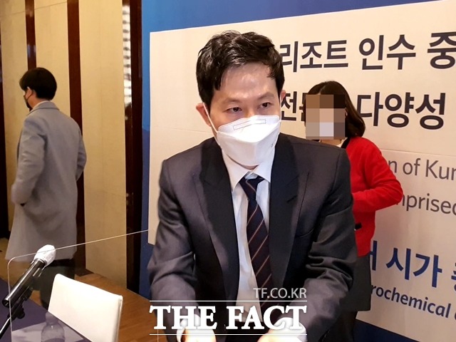 12일 금융감독원 전자공시시스템에 따르면 박철완 상무의 장인 허경수 코스모그룹 회장은 지난 9일 금호석유화학 주식 1만4373주를 취득했다. /이재빈 기자