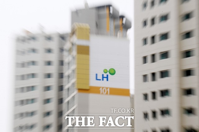 12일 인천의 LH 아파트 단지가 보이고 있다.