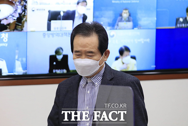 정부는 12일 현행 사회적 거리두기(수도권 2단계, 비수도권 1.5단계)를 2주 연장한다고 밝혔다. /남용희 기자